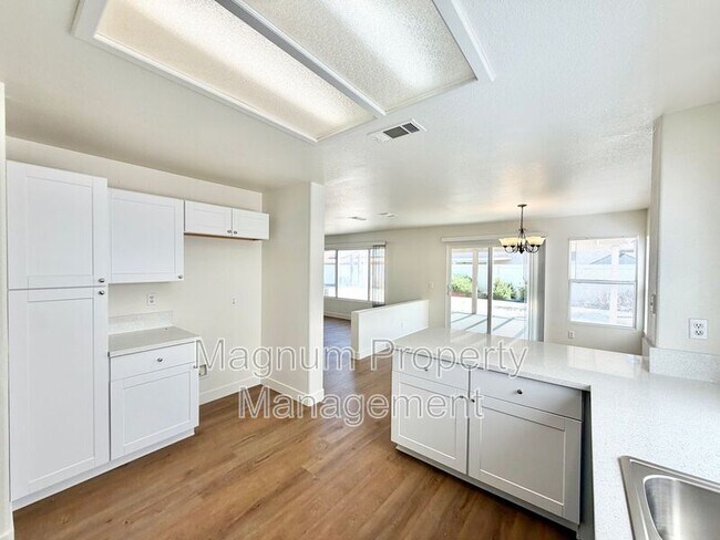 Building Photo - 15854 Pampas Ct