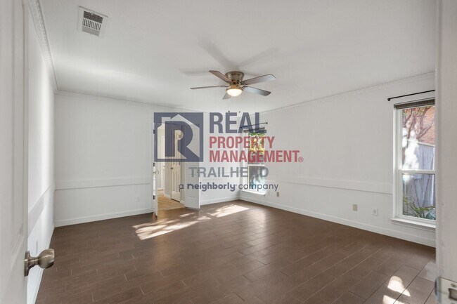 Building Photo - Charming 3 Bed 2 Bath Home in a Great Neighborhood - Private Pool!