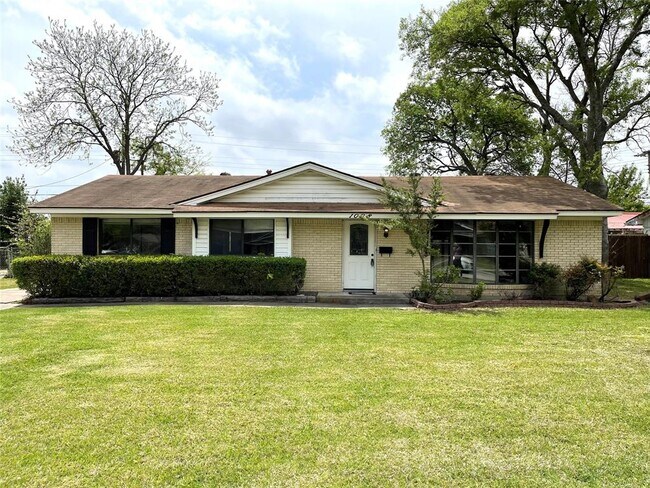 Primary Photo - 1008 Wake Dr