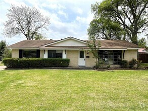 Building Photo - 1008 Wake Dr