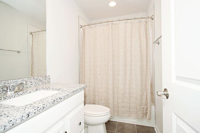 Building Photo - Pleasant Green Townhome Near Downtown Crozet