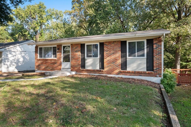 Building Photo - Move-in-Ready Single Family Home with Deta...