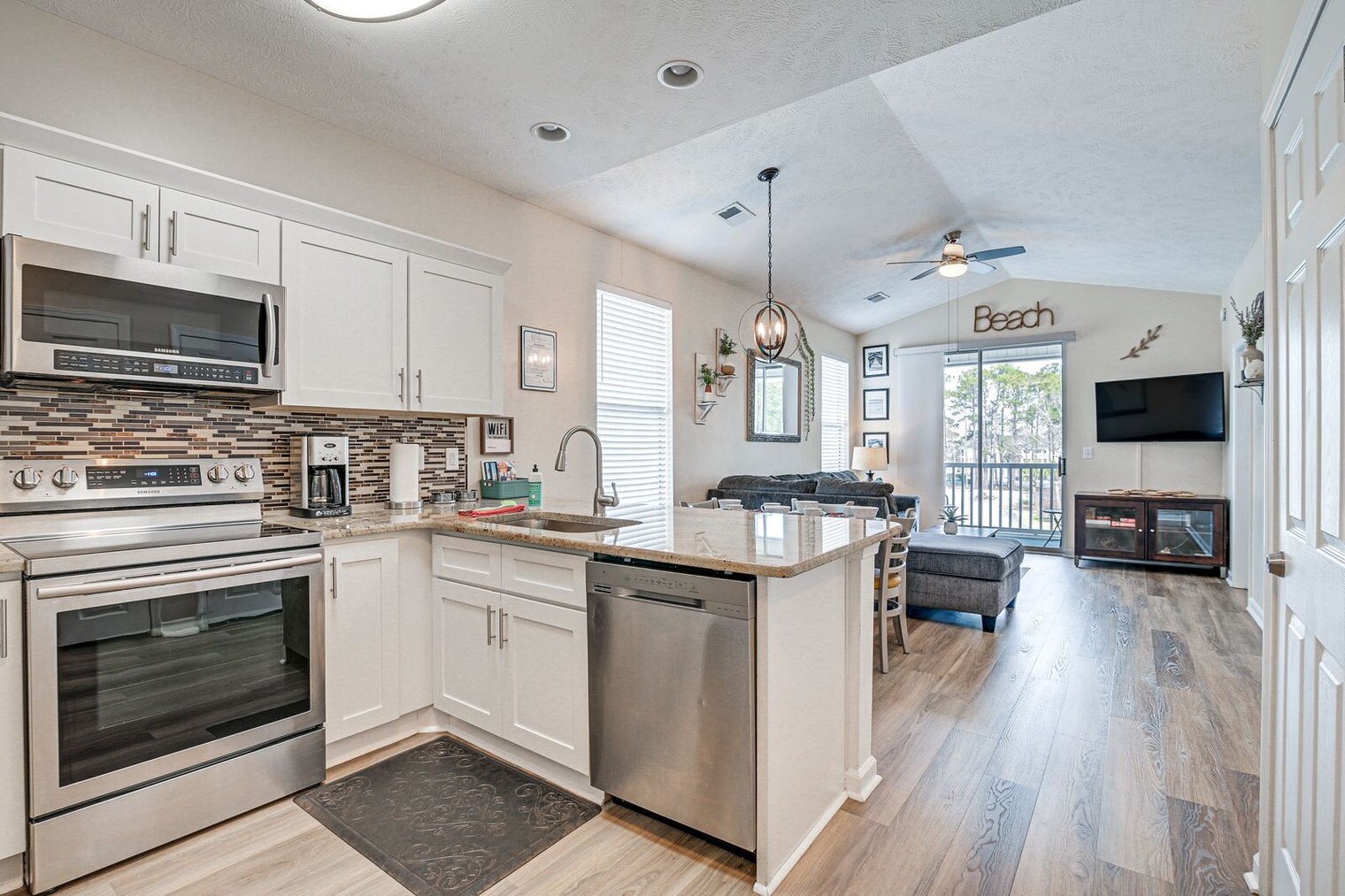 Building Photo - 61 River Oaks Dr