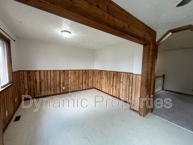 Building Photo - 7009 S 79th St