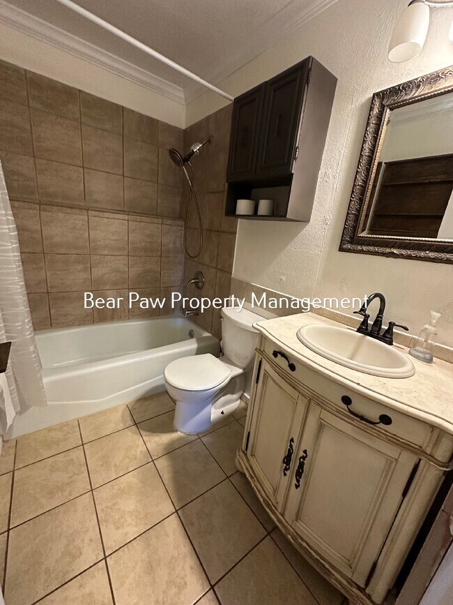 Building Photo - "Charming 2-Bedroom Duplex in Kittredge"