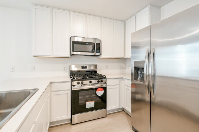 Building Photo - 21325 Carosella Dr