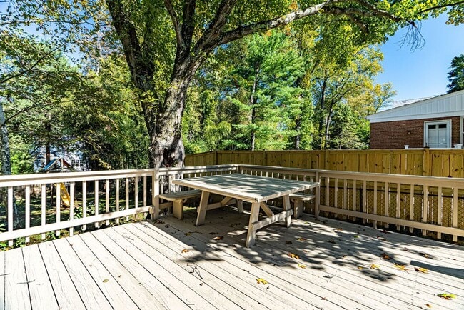 Building Photo - Charming 3 Bedroom Colonial Home in Bethesda