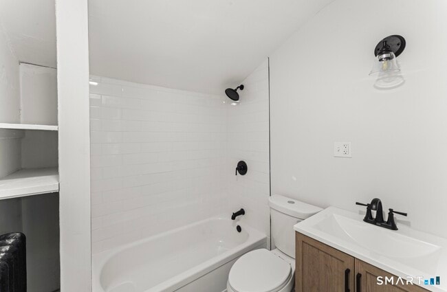 Building Photo - 541 Savin Ave