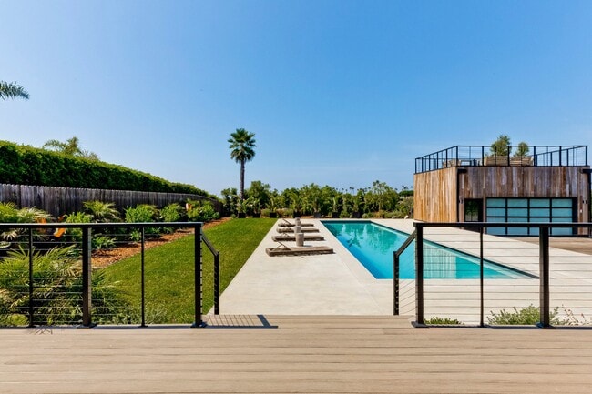 Building Photo - 6711 Wandermere Rd