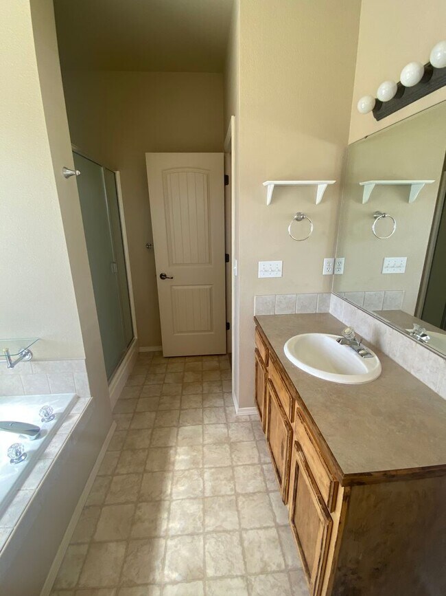 Building Photo - RV/Boat Parking with Nampa Home!