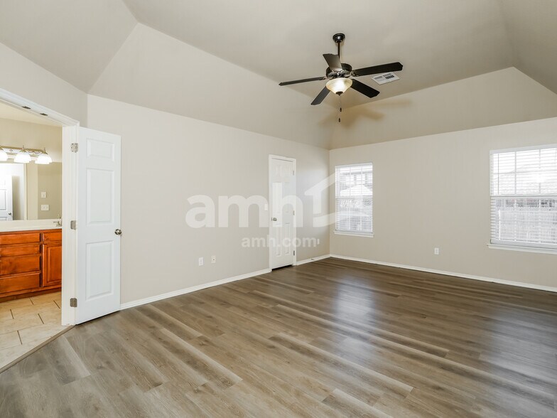 Building Photo - 4560 S 204th E Ave