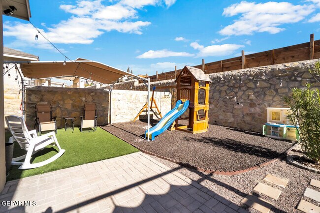 Building Photo - 12581 Blue Heron Dr