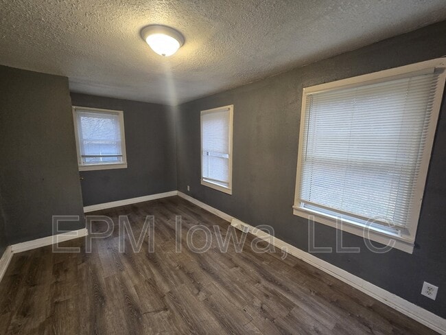 Building Photo - 707 Webster St