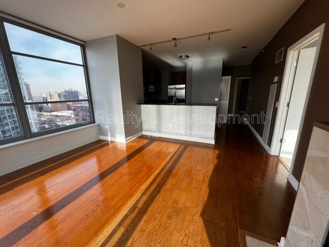 Building Photo - 1600 S Prairie Ave