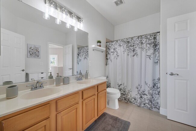 Building Photo - 10459 Summershade Ln