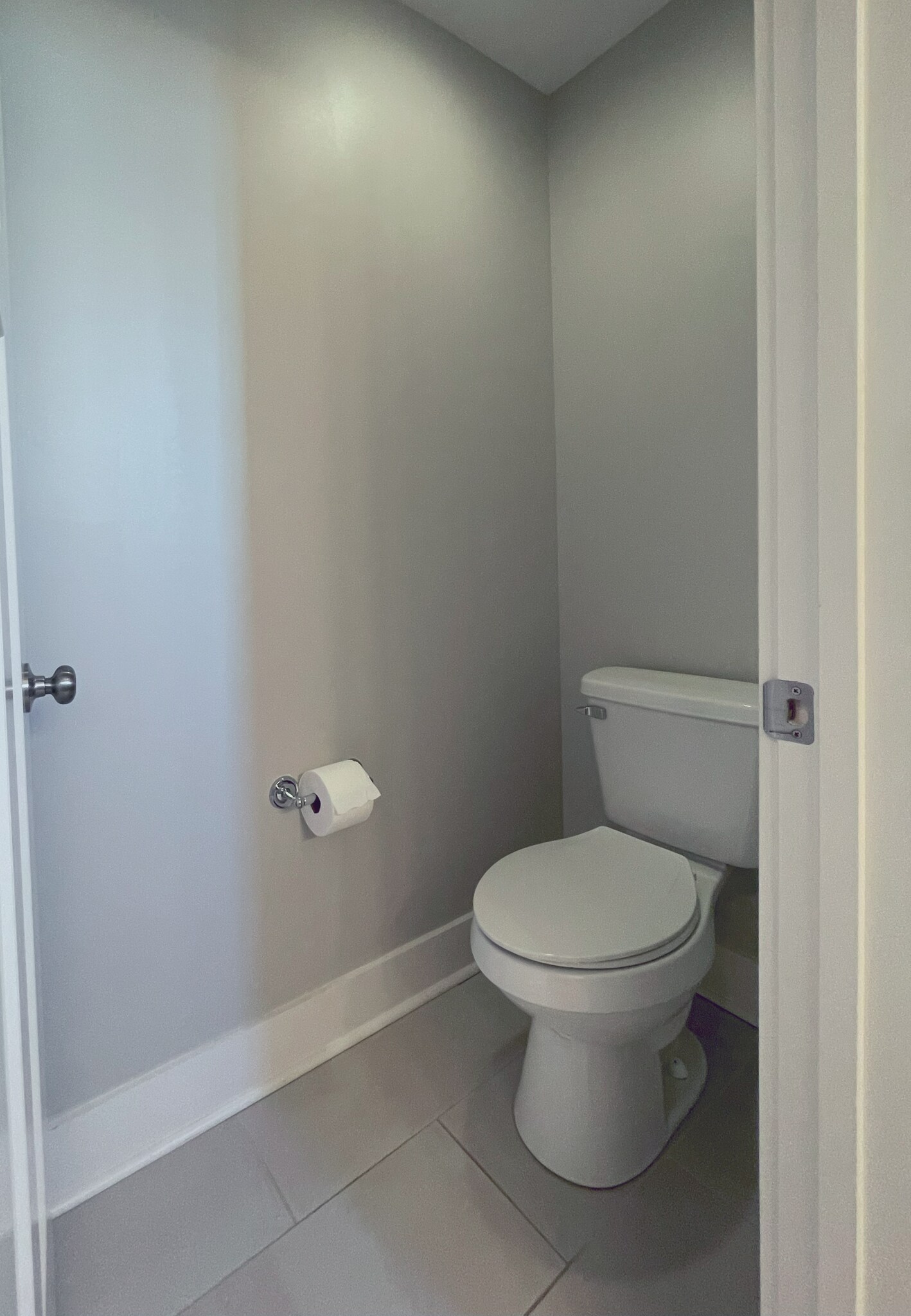 Master Bath Toilet Closet - 5410A California Ave