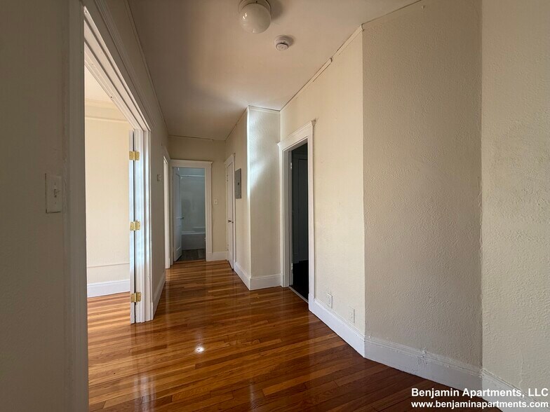 Building Photo - 5 Vinal St