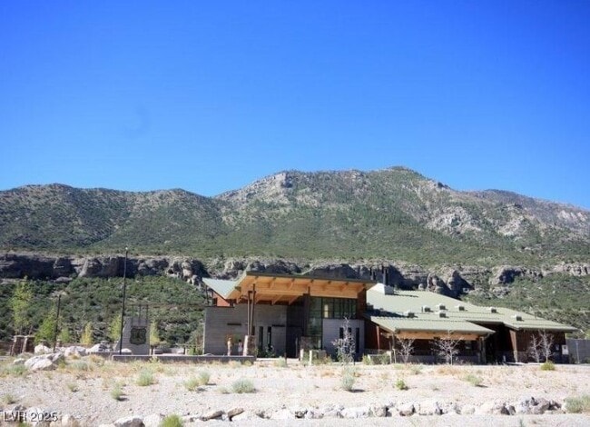Building Photo - 310 Kris Kringle Rd