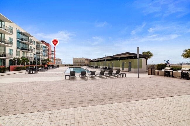 Building Photo - 1208 E Kennedy Blvd