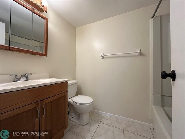 Building Photo - 2401 Riverside Dr