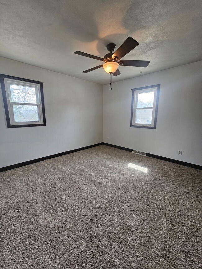 Building Photo - 3612-3612 Central Ave