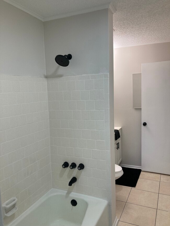 Building Photo - 3774 Lake Bayshore Dr