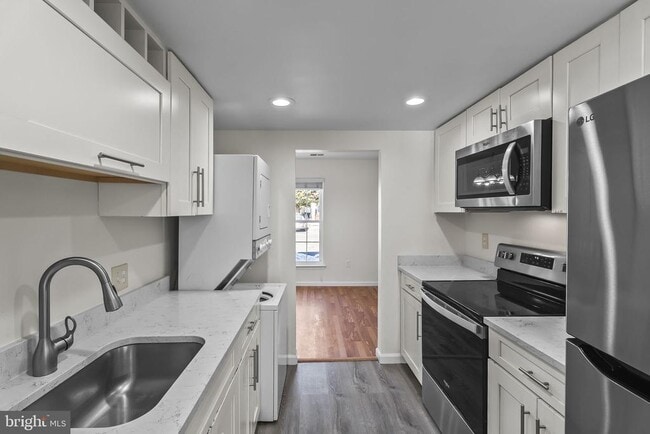 Building Photo - 2108 Monaghan Dr