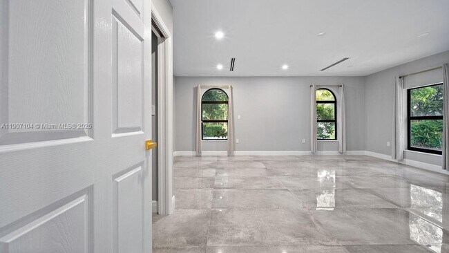 Building Photo - 5831 NW 81st Terrace