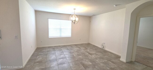 Building Photo - 242 Guinevere Dr SW