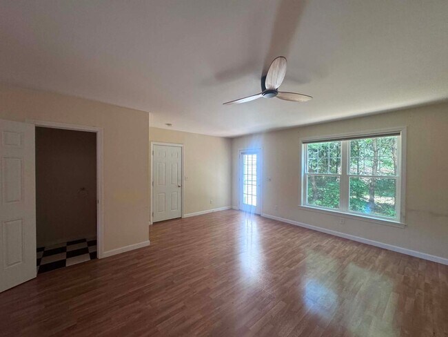 Building Photo - Brunswick Condo End Unit 2BR/1.5BA