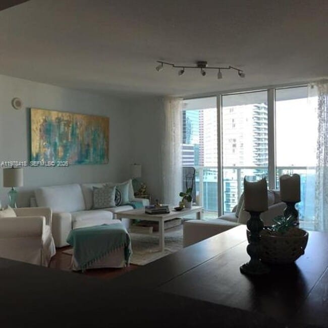 Building Photo - 31 SE 5th St