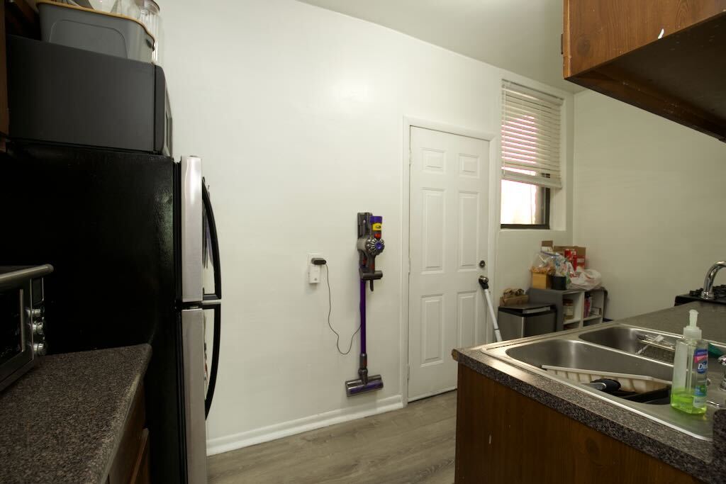 Building Photo - 724 W Roscoe St