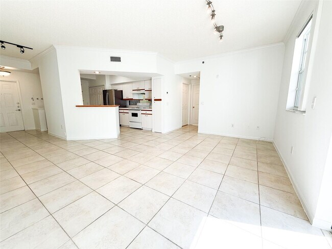 Building Photo - 3105 NE 184th St