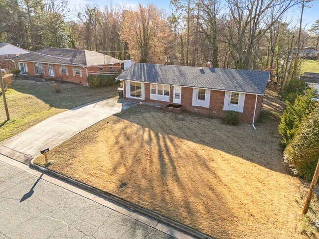 Building Photo - 2910 Kanewood Dr