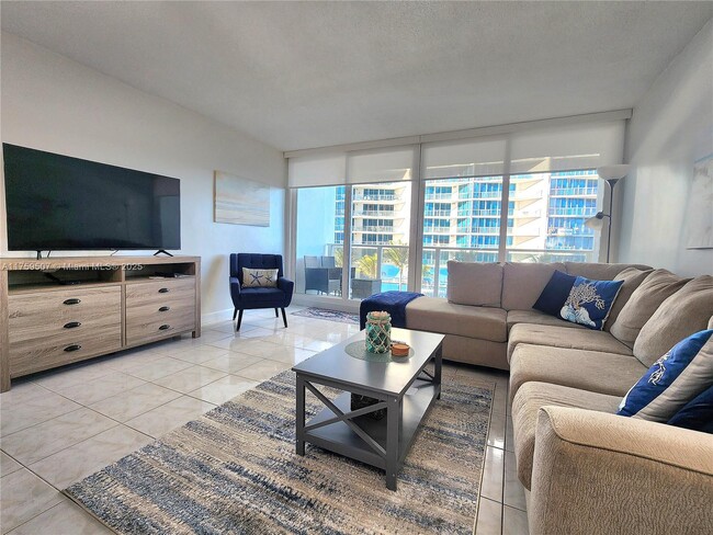 Building Photo - 3505 S Ocean Dr