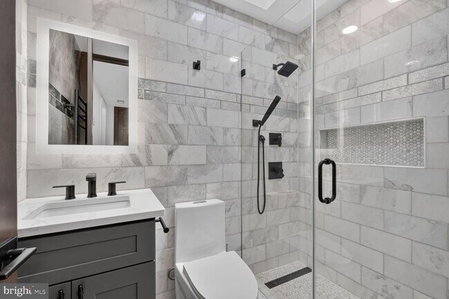 Building Photo - 724 Varnum St NW