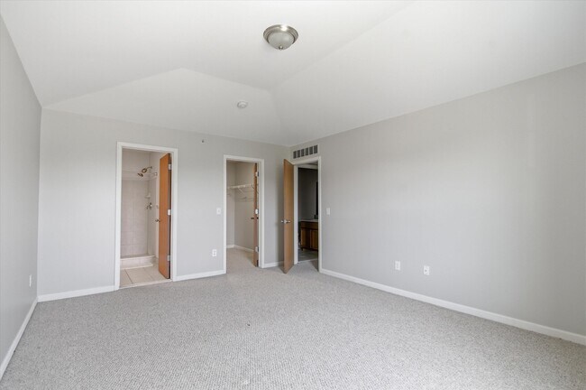 Building Photo - 1304 Riversedge Dr