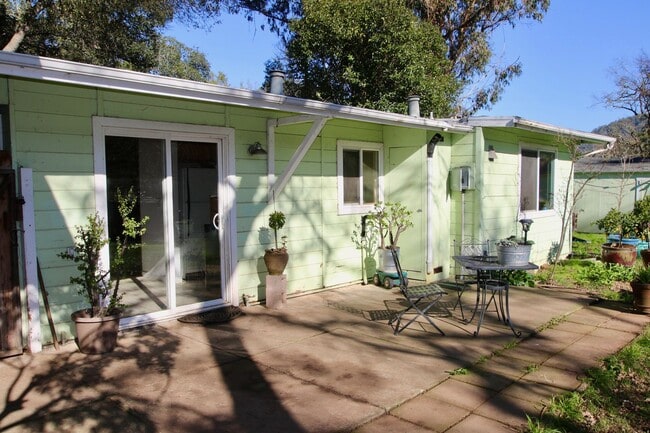 Building Photo - 2 Bedroom 1 bath - Bennett Valley