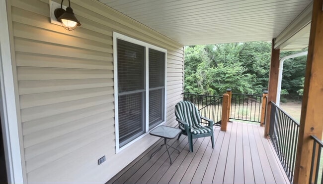 Building Photo - 134 Lake Village Ln