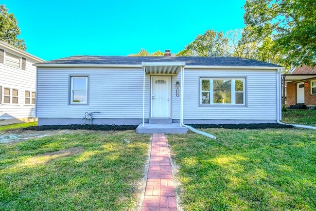 Building Photo - 4126 Sylvan Dr