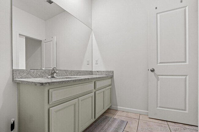 Building Photo - 1826 Lake Cove Dr