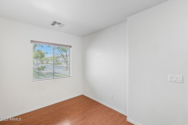 Building Photo - 753 N Port Dr