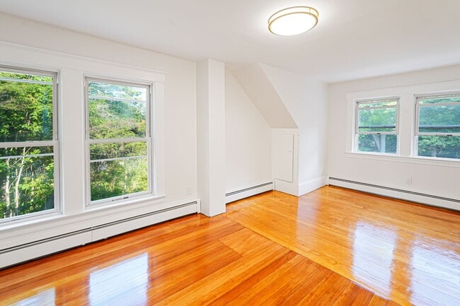 Building Photo - 4BR Home in Hopkinton MA | Rent or Rent-to-Own Option