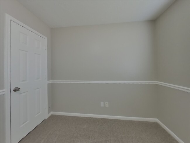 Building Photo - 423 Lazy Ln