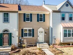 Building Photo - 3 Bedroom 3.5 Bath 3 Level Townhome in Germantown