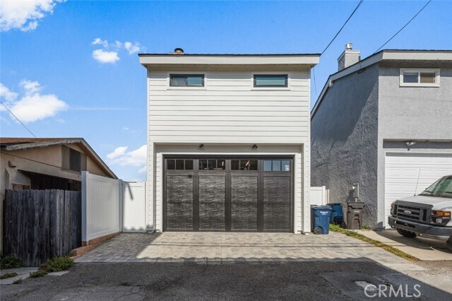 Building Photo - 915 Huntington St