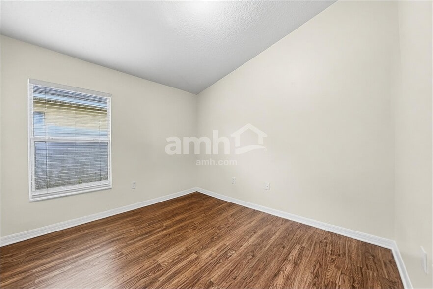 Building Photo - 1002 Cristelle Jean Dr