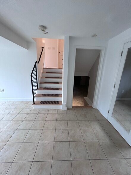 Building Photo - 44 Marla Cir