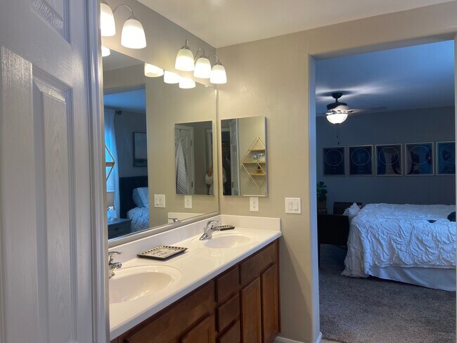 Building Photo - 9095 Blue Saguaro St