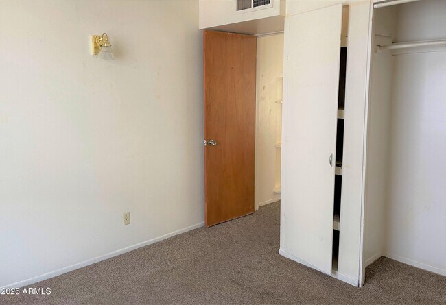 Building Photo - 1211 W Apache Trail